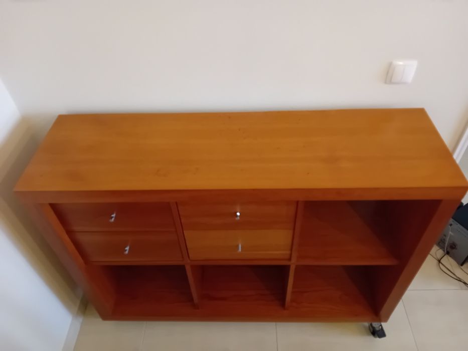 Móvel com módulos de gavetas, versátil