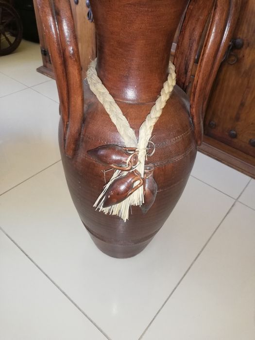 Jarro com 2 pegas em barro