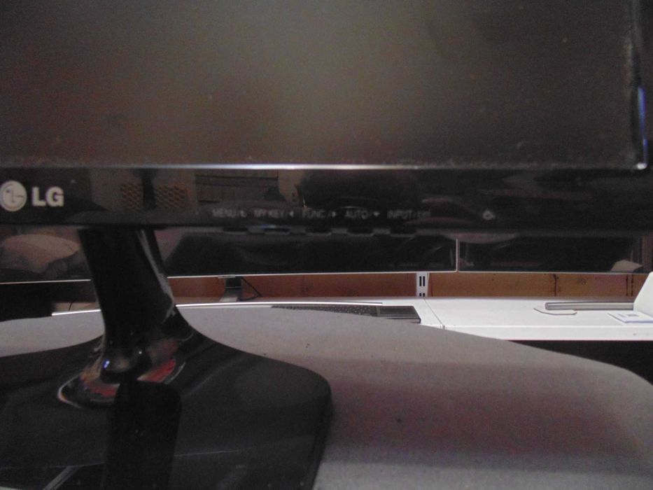 Монітор 21.5" LG Electronics IPS224V-PN