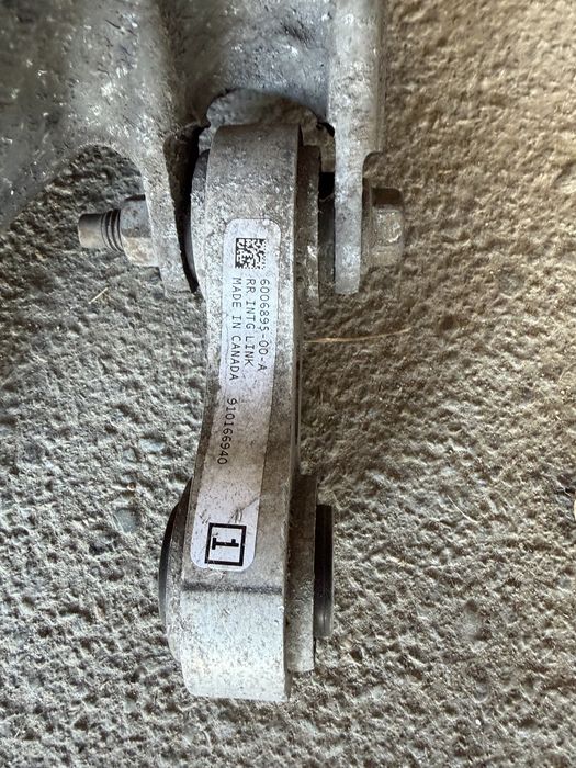 ЦАПФА ЗАДНЯЯ ПРАВАЯ 1042507-00-A Tesla model S 2016-2021