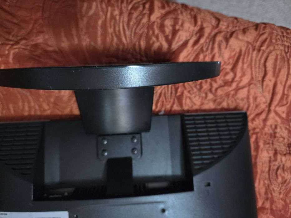 Dois Monitores de 17 e 18 polegadas