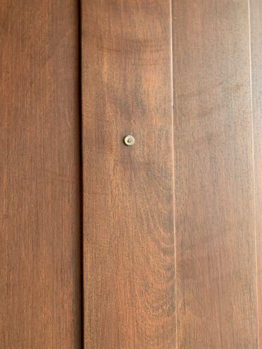 Porta da rua de madeira maciça e batente