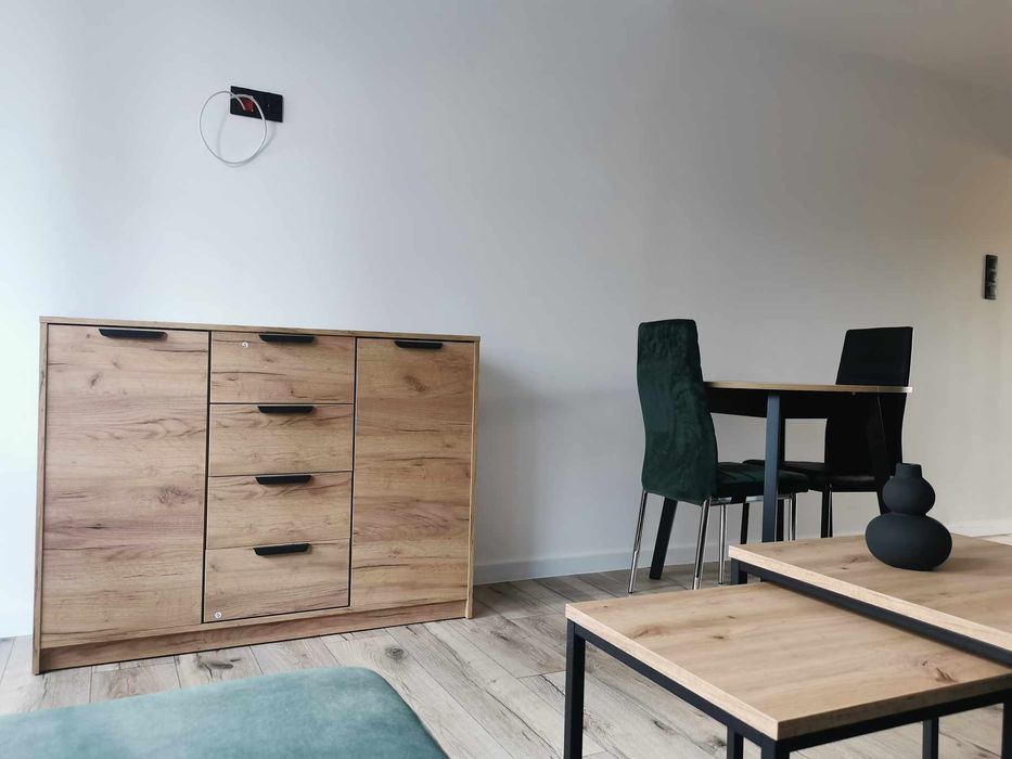 Skręcanie Składanie Montaż mebli