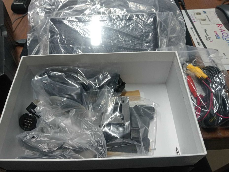 Rádio 9" Smart Screen  | CarPlay & Android Auto S/ Fios + Câmara Re