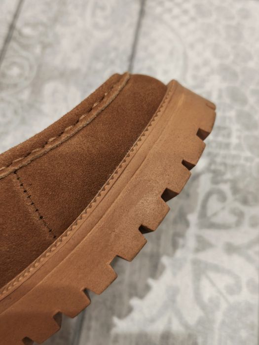 Продам лофери з натуральної замші.