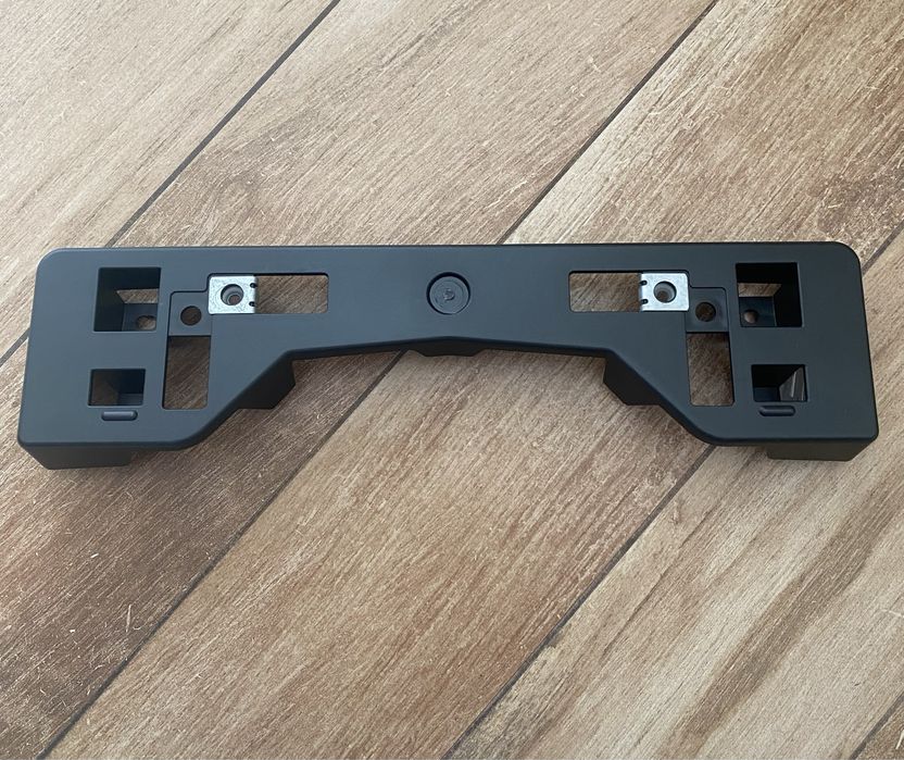 Toyota Venza 2021-2024 подиум заглушка бампера