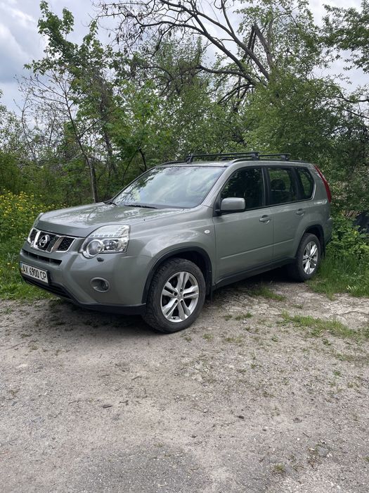 Продам свій Nissan X- trail у дуже гарному стані один господар.