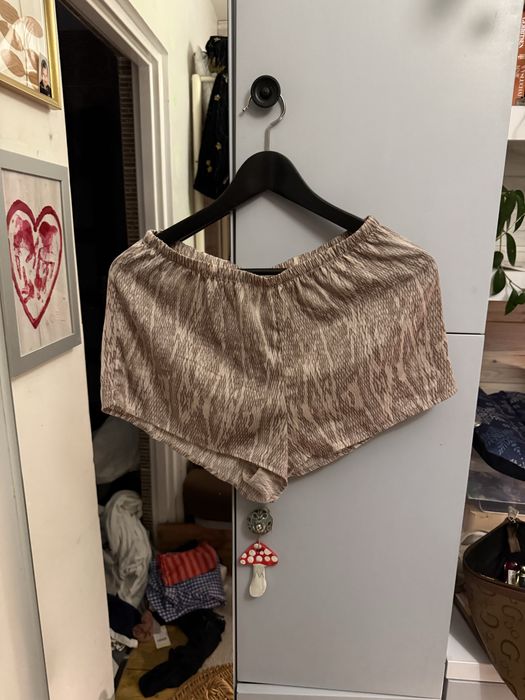 Brązowe spodenki zwierzęcy wzór satynowe s h&m piżama