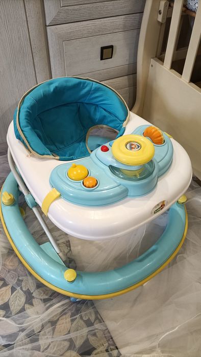 Продам музыкальные ходунки .