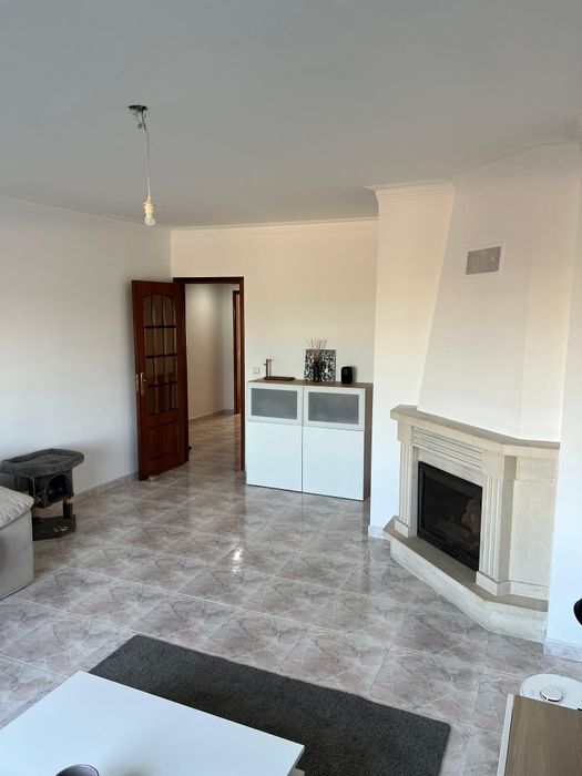 T2 Santa Marta,2 WC, arrecadação e parqueamento