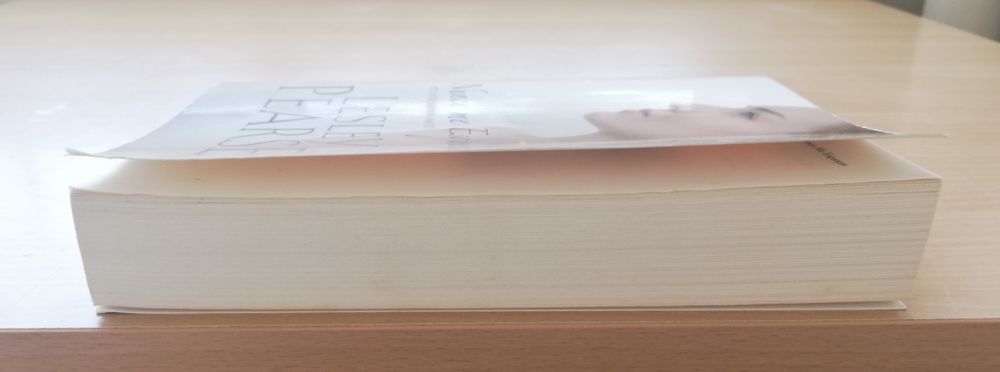 Livro "Nunca me esqueças" de Lesley Pearse
