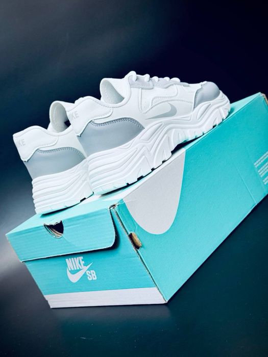 Жіночі стильні кросівки Nike білі шкіряні/Кроссовки найк женские