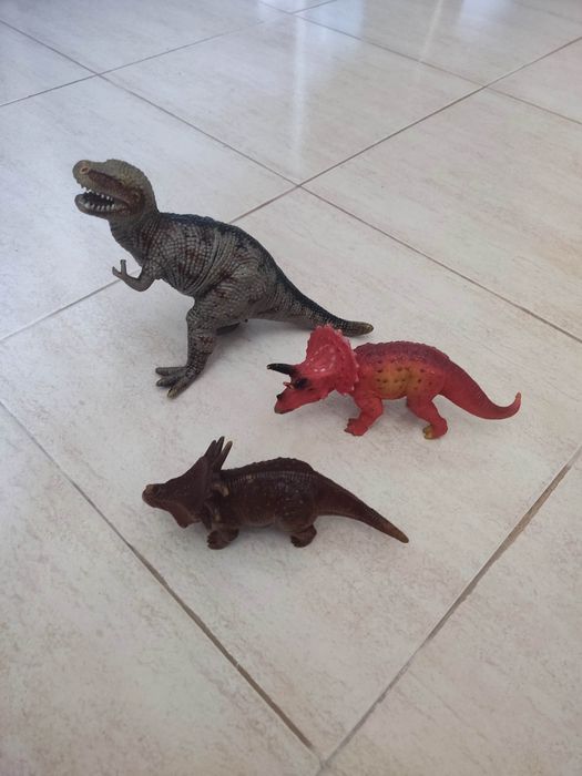 Dinossauros (bonecos)