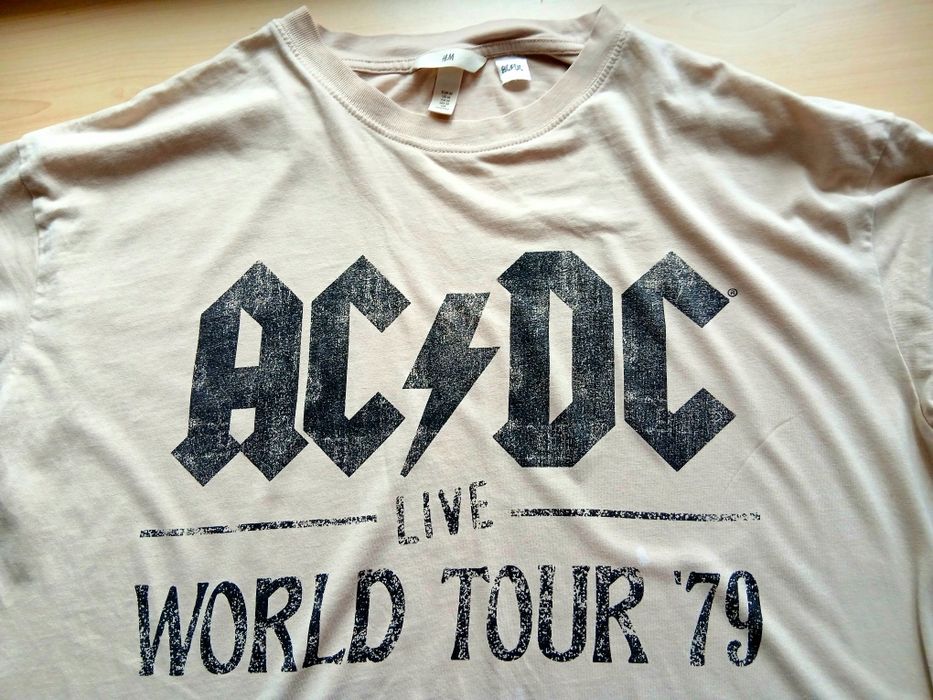 ПРОДАМ ФУТБОЛКУ для истинных фанатов группы AC/DC