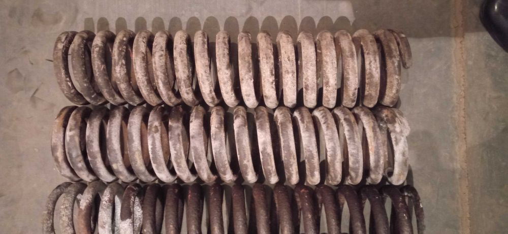 Пружини масивні.