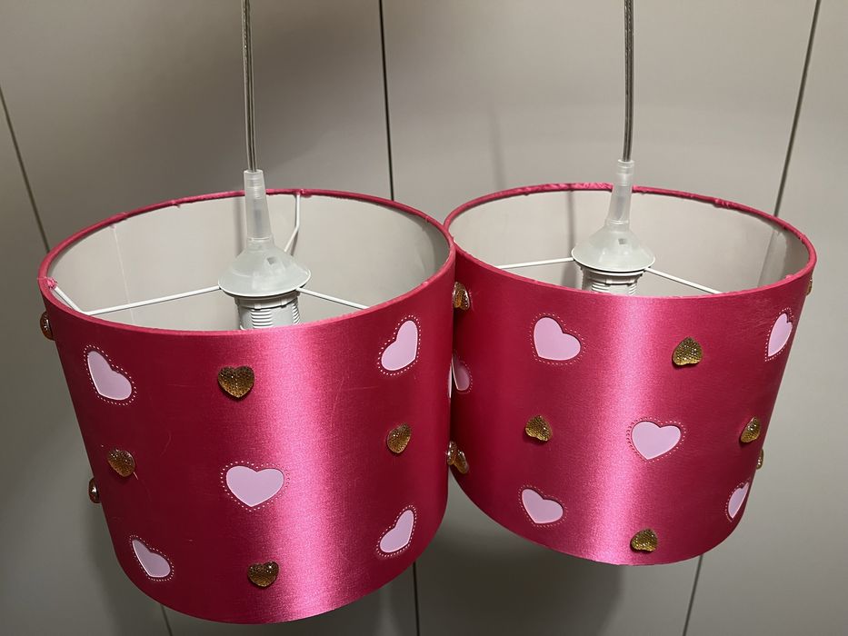 Różowa lampa z serduszkami dla dziewczynki (komplet dwa klosze)