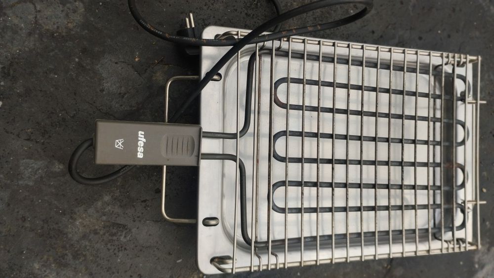 Grelhador elétrico marca ufesa como novo
