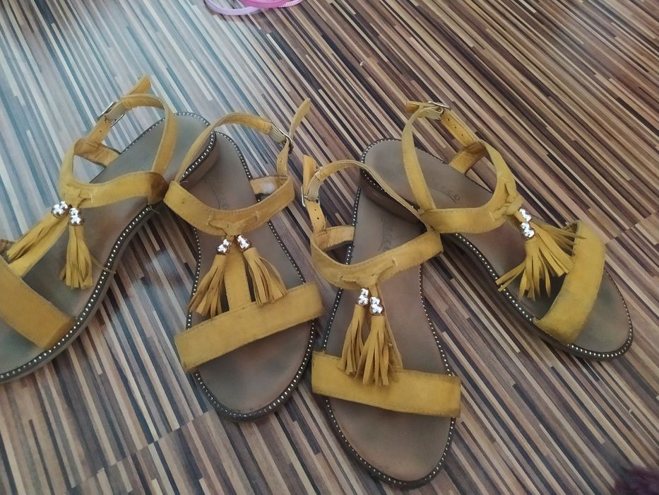 Sandaly dla bliźniaczek r. 36