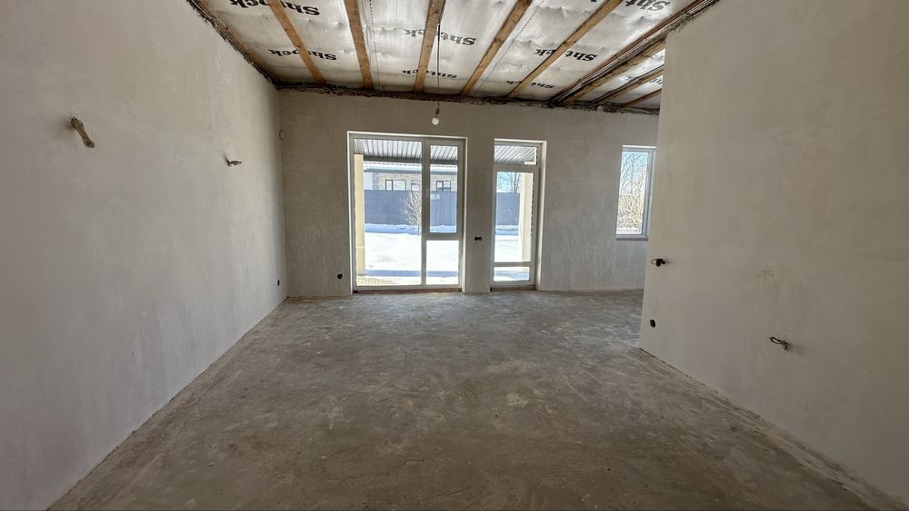 Одноповерховий будинок з частковим ремонтом.