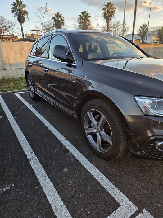 Audi Q5 S line .