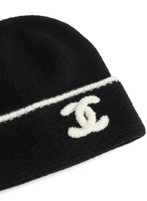 Czapka Chanel z kaszmiru.
