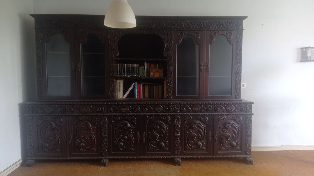 Louceiro de sala antigo e robusto