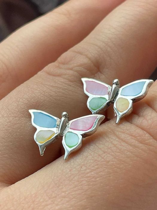 Серьги с перламутром фантазийного цвета, серебро 925 пробы.