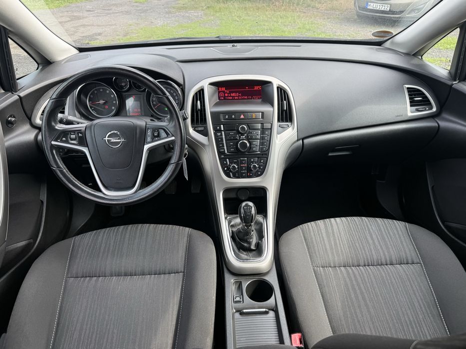 Opel Astra 1.6 benzyna, opłacona, dwa komplety kół, bagażnik na rowery