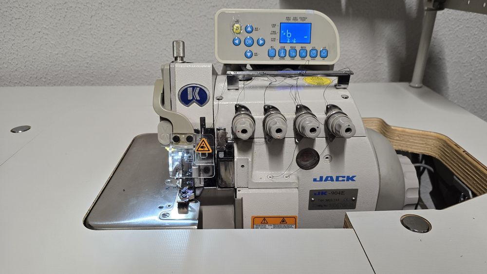 Overlock 4-nitkowy JACK JK-904E