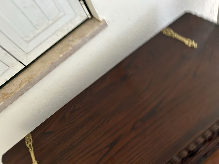 Arca antiga com chave