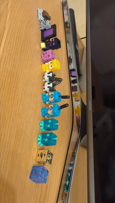 kinder enjoy Minecraft