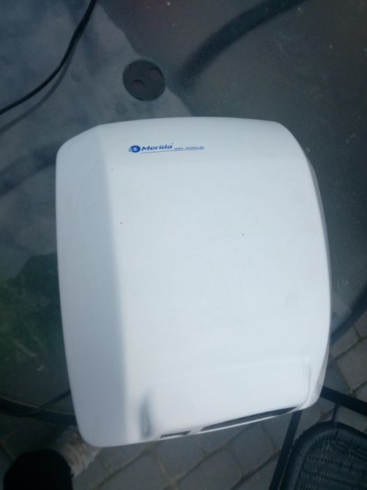 Elektryczna suszarka do rąk Merida