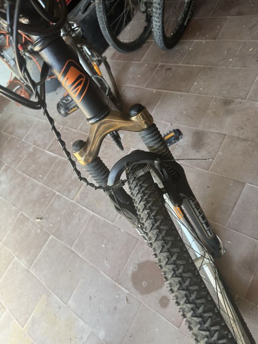 Bicicleta preta tamanho normal