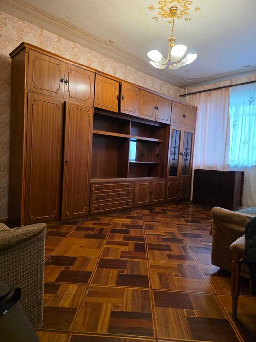 Продам 3-к. квартиру с газовою плитою біля м. Масельского, пр. Героїв Харкова 254 а