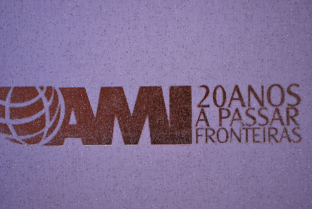 AMI 20 Anos A Passar Fronteiras