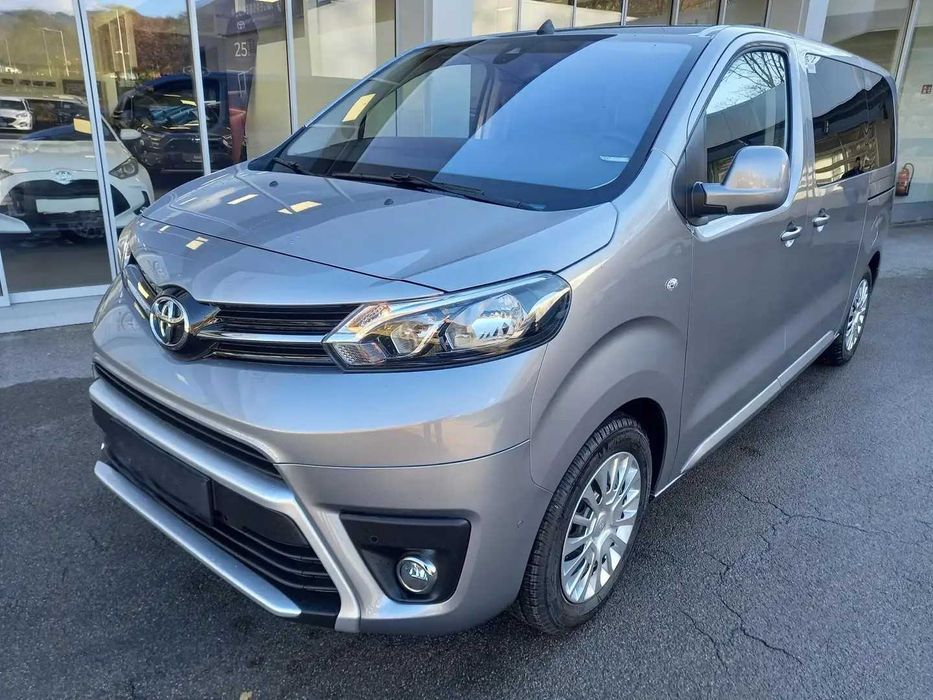 Wynajem Bus 8-os Toyota Proace  Wolne terminy Wakacje