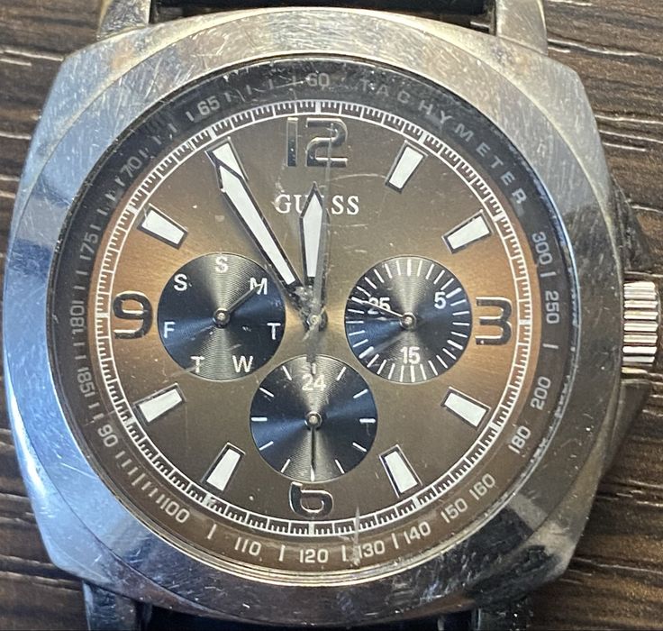 Продам годиник guess