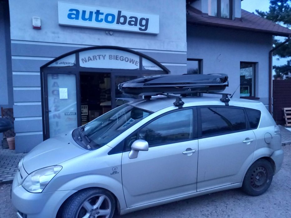 Box Northline Tirol 420,czarny metalik ze spoilerem, sportowa sylwetka