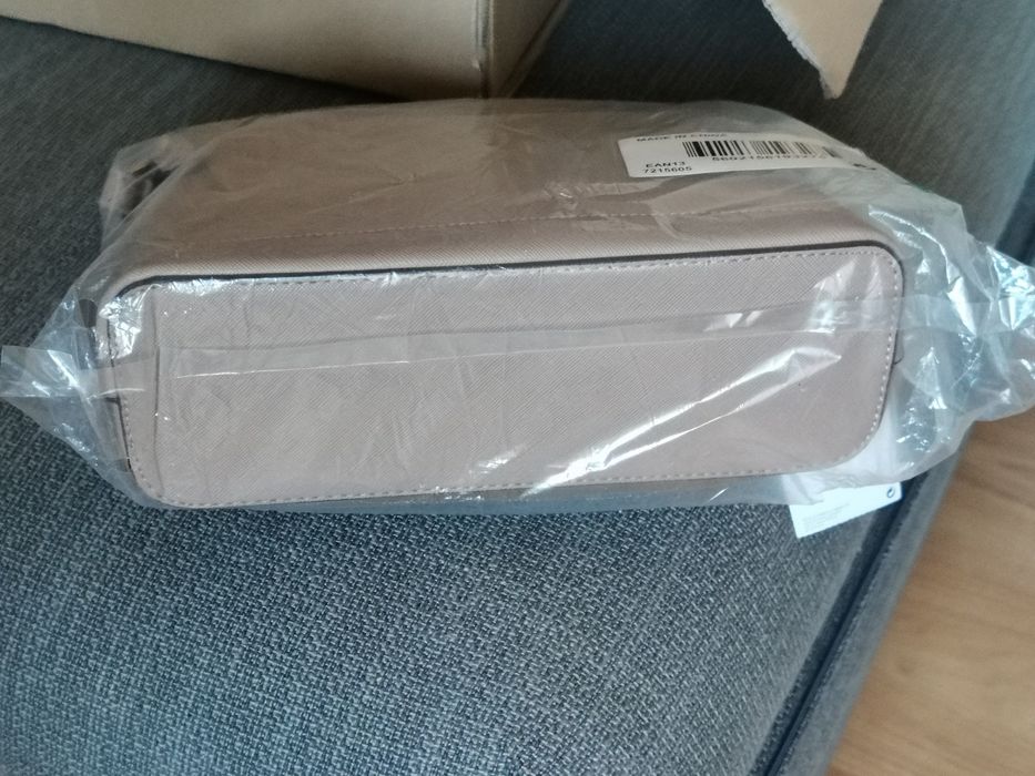 Mala beje de alça nova
