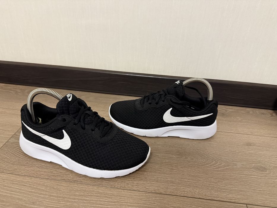 Кросівки Nike Tanjun 37-37.5 розмір: 870 грн. - Кросівки для міста