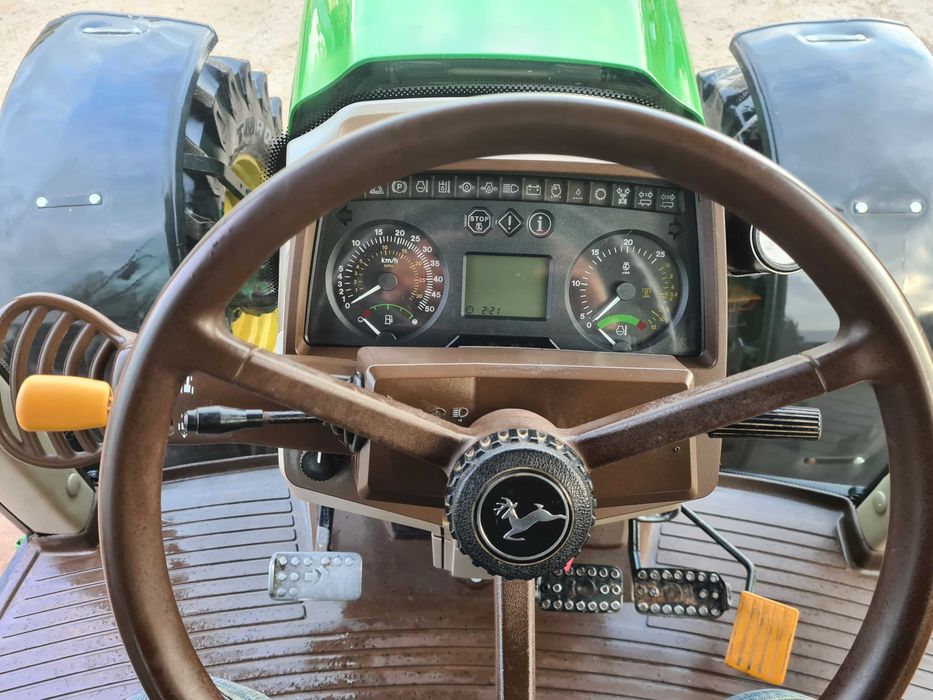 Трактор John Deere 6920