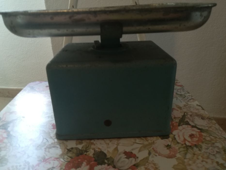 Balança Antiga em  Ferro