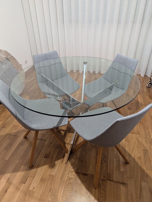 Mesa de jantar em vidro