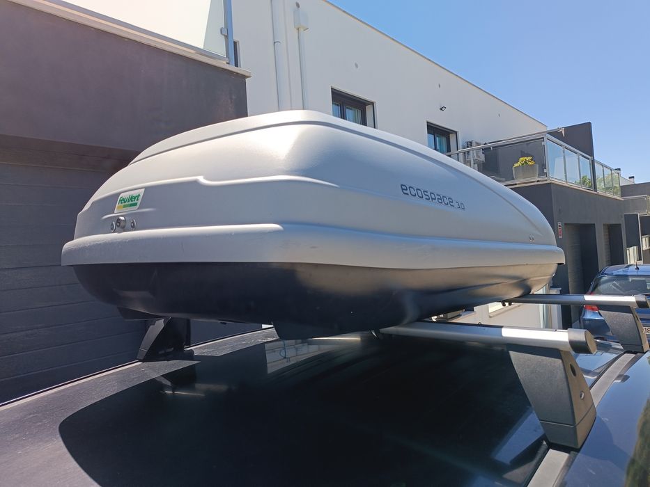 Caixa tejadilho 300Lt + barras de tejadilho