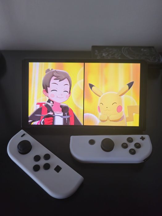 Nintendo Switch Oled + Zelda: Breath of the Wild / Tears of the Kingdom