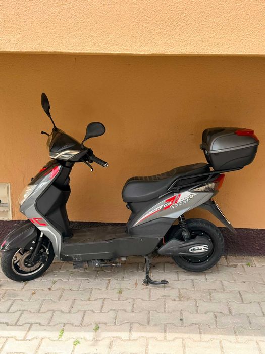 Moto eletrica goose bateria litio com capacete e carregador