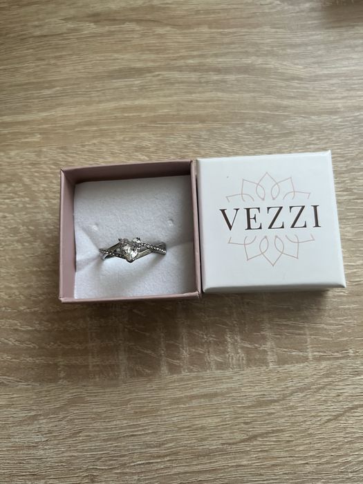 Pierscionek vezzi krysztalowe serce
