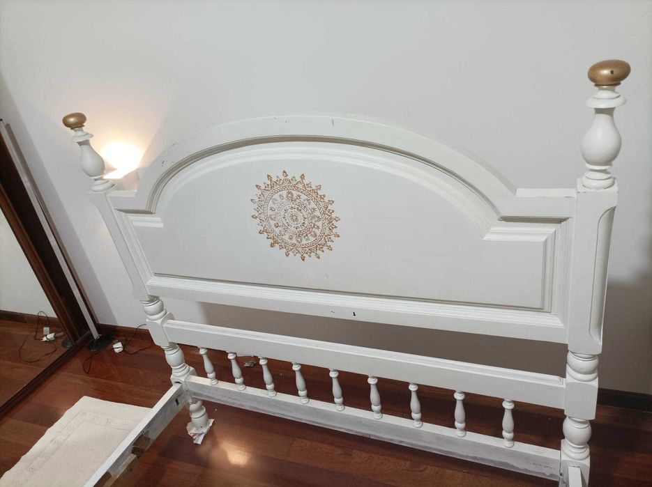 Cama de casal em madeira maciça branca, Clássica / Vintage, Robusta