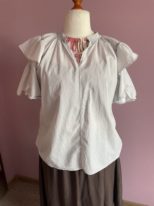 Zwiewna bluzka w kolorze gołębim MUMU falbaniast rękaw 40/42/44/46