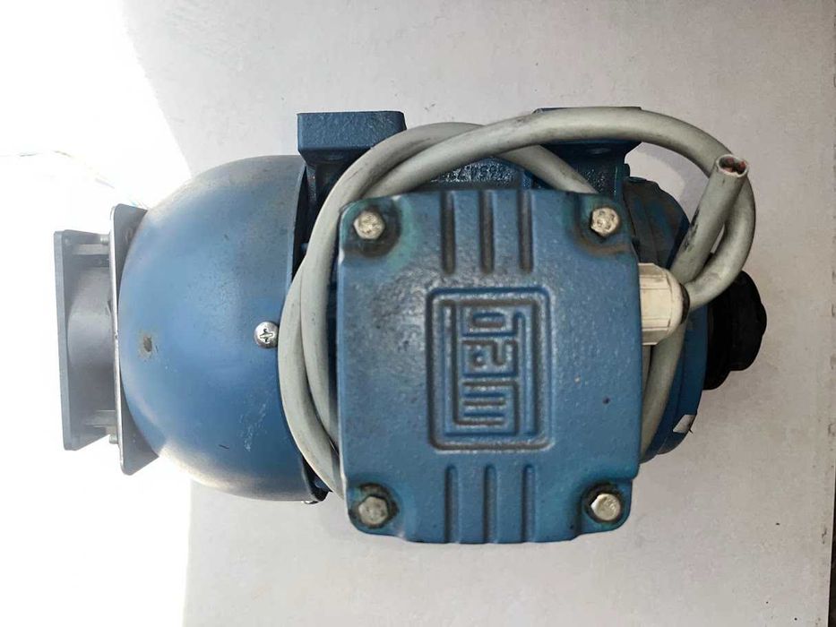 Motor Elétrico Trifásico WEG 1CV (0.75kW) 1400RPM + Polie e Ventilação Extra